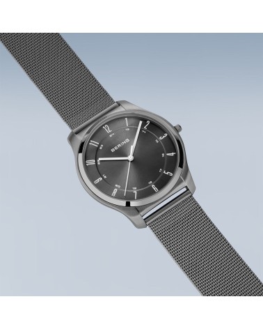 Reloj BERING Ultra Slim 18340-377: Acero Inoxidable Gris y Esfera Sunray (Hombre)