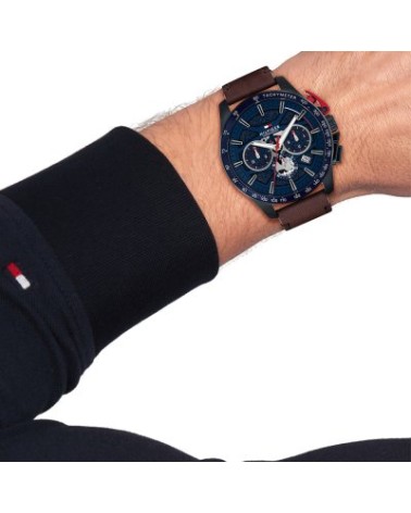 Reloj Tommy Hilfiger Bank Hombre Caja Negra y Correa Marron